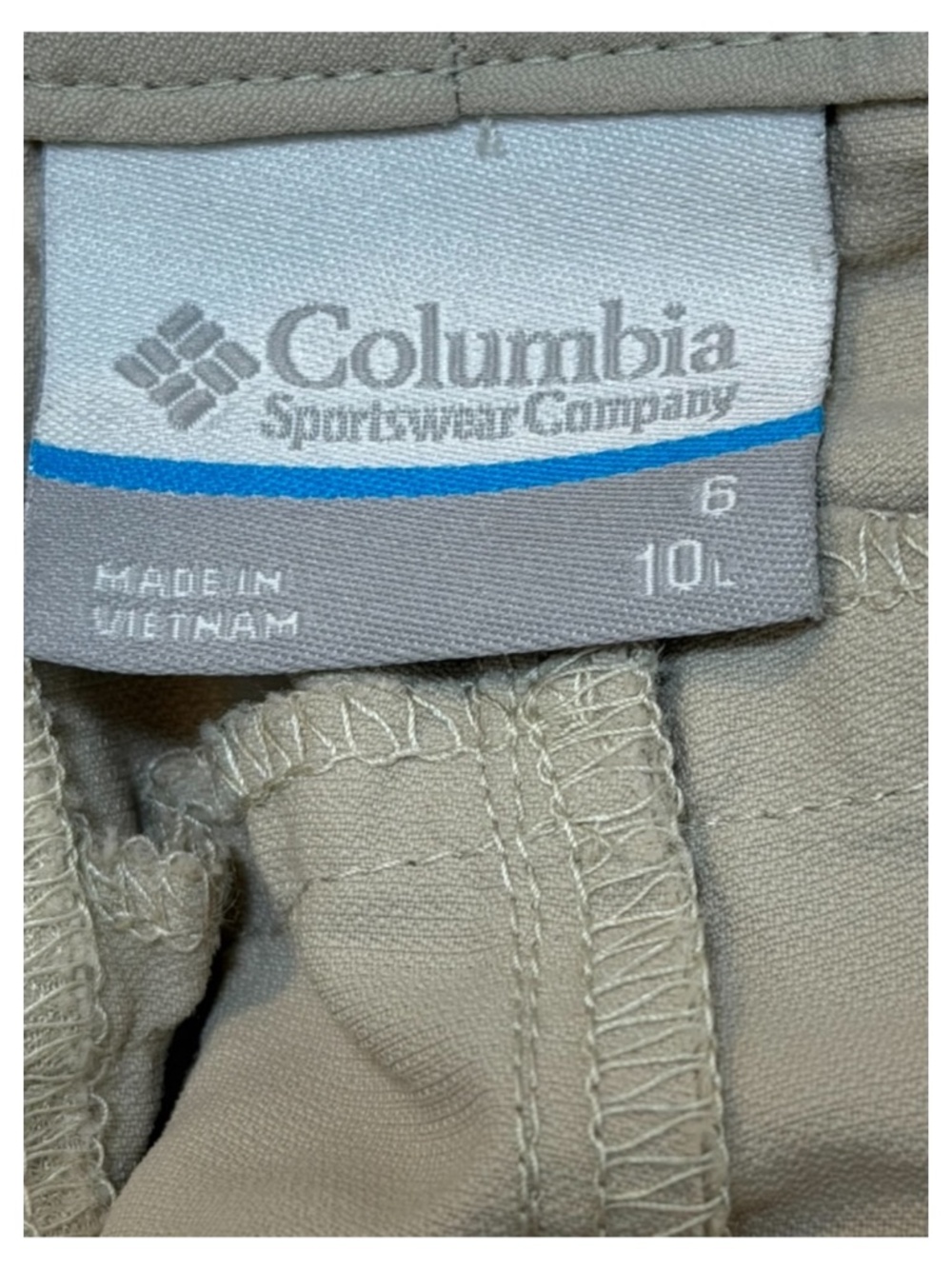 COLUMBIA Omni-Wick Hiking Cargo Shorts. Light Khaki 10" Inseam Size 6 EUC - Picture 3 of 8